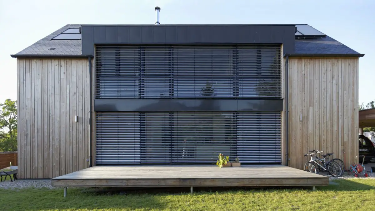 Maison passive en CLT, Arch. Karawitz, entreprise : Ossature Bois Sacet. Voir hors-série n°15