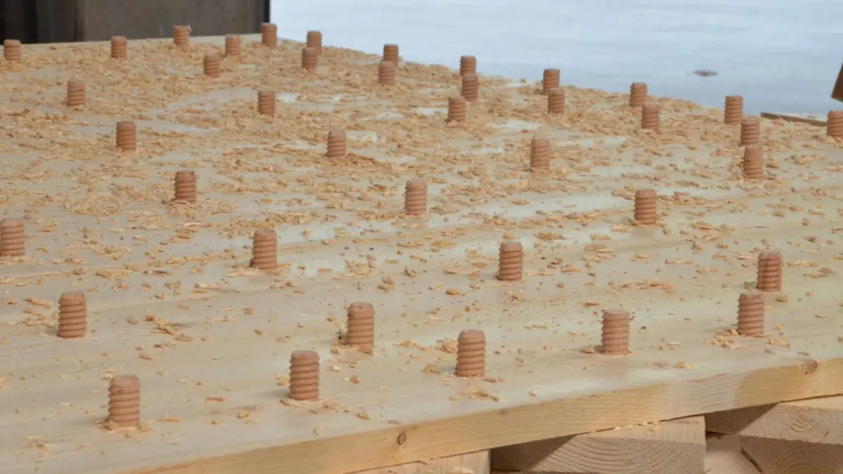 Détail de fabrication d'un panneau de CLT Nurholz, sans colle. Voir n°65