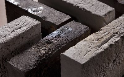 Briques et plaquettes moulées-mains